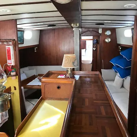 Marina Oasis, Your Boatel