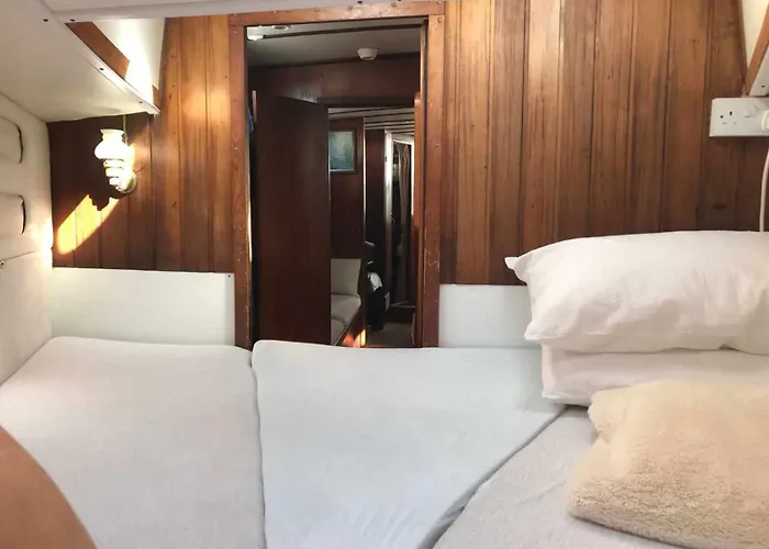 Marina Oasis, Your Boatel Botel Puerto Calero