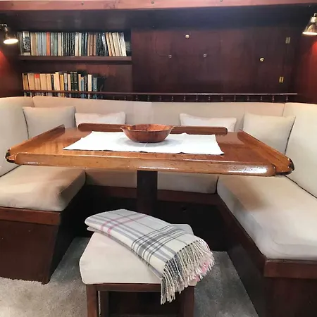 بوتيل Marina Oasis, Your Boatel