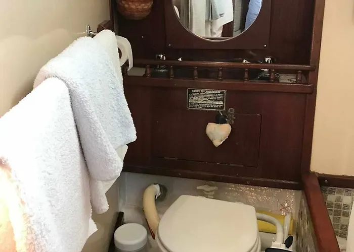 Marina Oasis, Your Boatel *